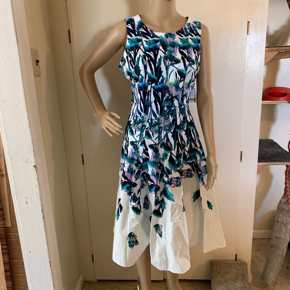 Gabby Skye Floral Print Sleeveless A-Line Dress